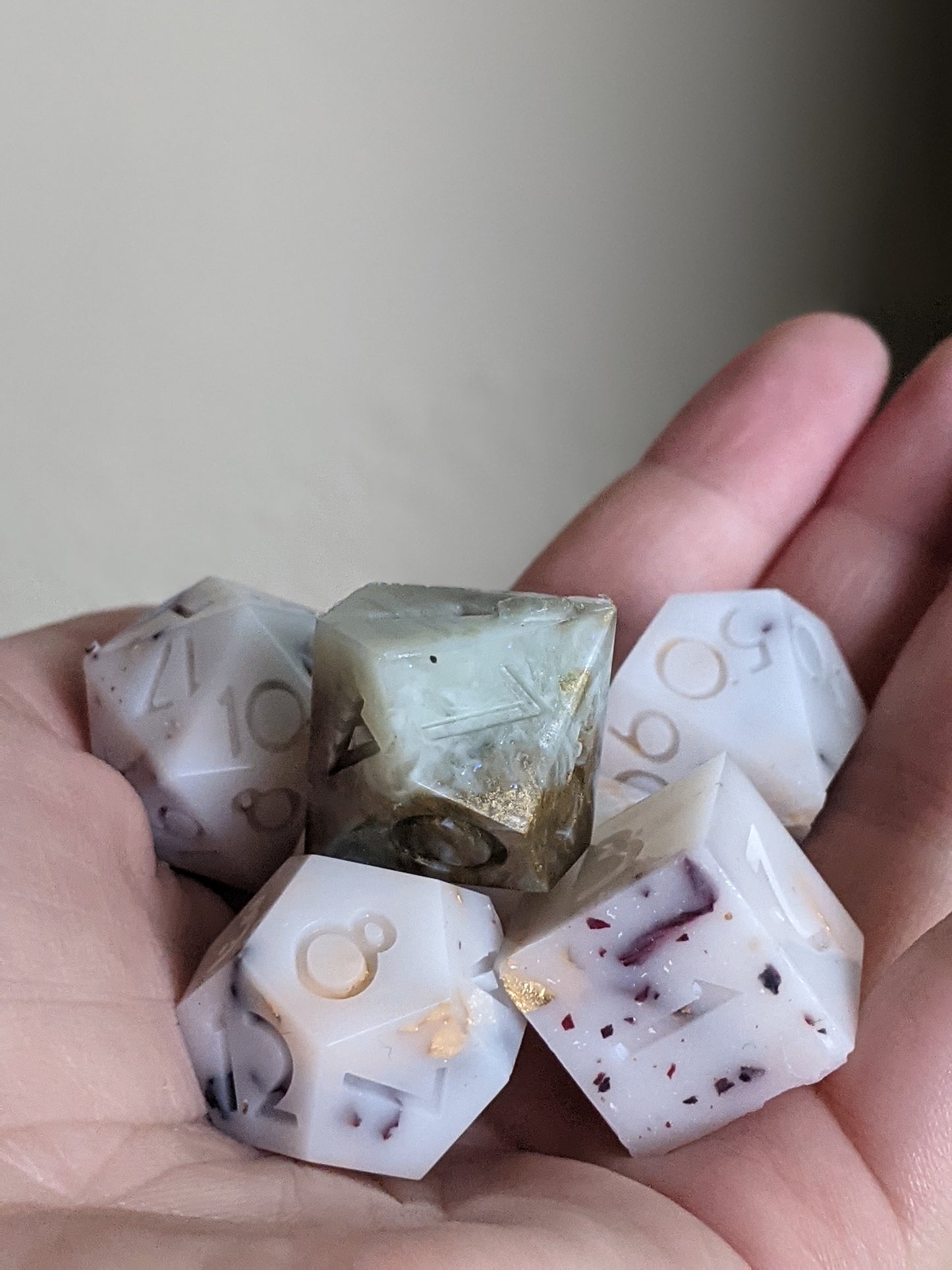 Sharp Edge 7-Piece Dice Set- Raw Temples marble+ Golden hibiscus milk bath