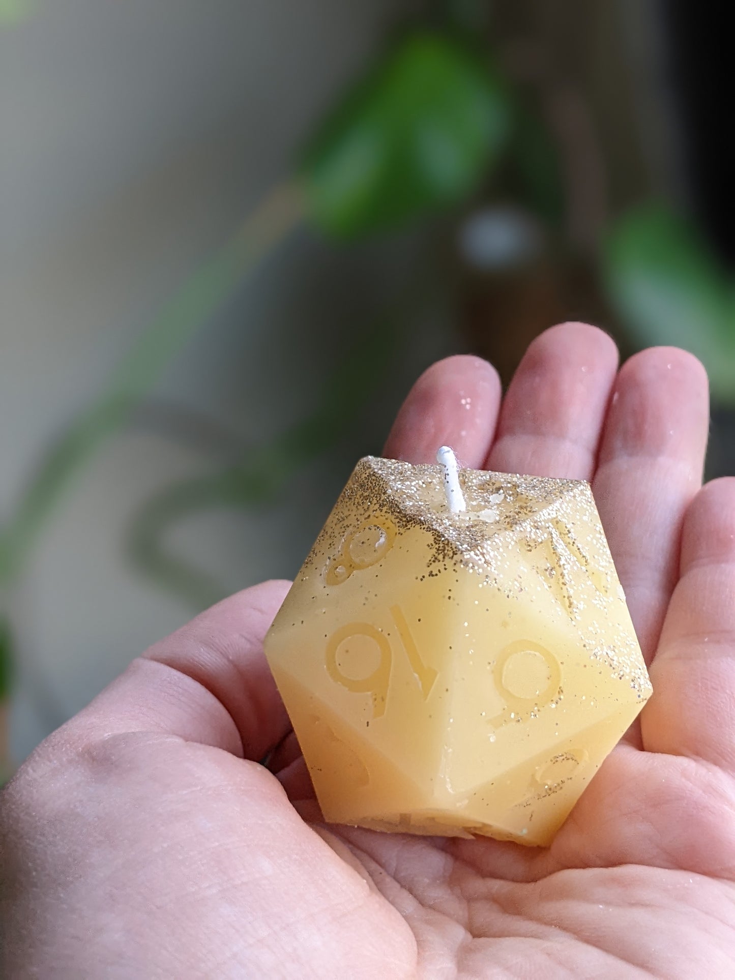 Jumbo D20 Golden Beeswax Candle